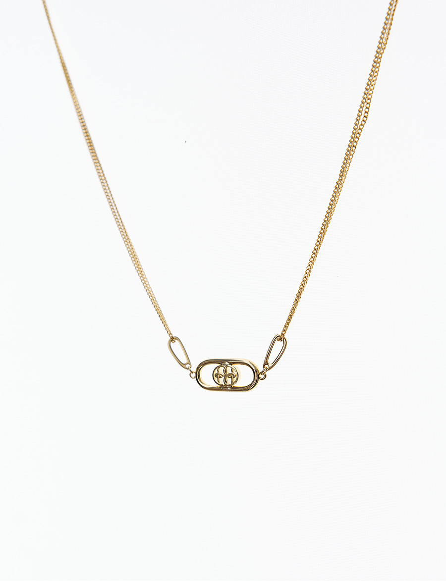 Кольє золотого кольору з лого всередині